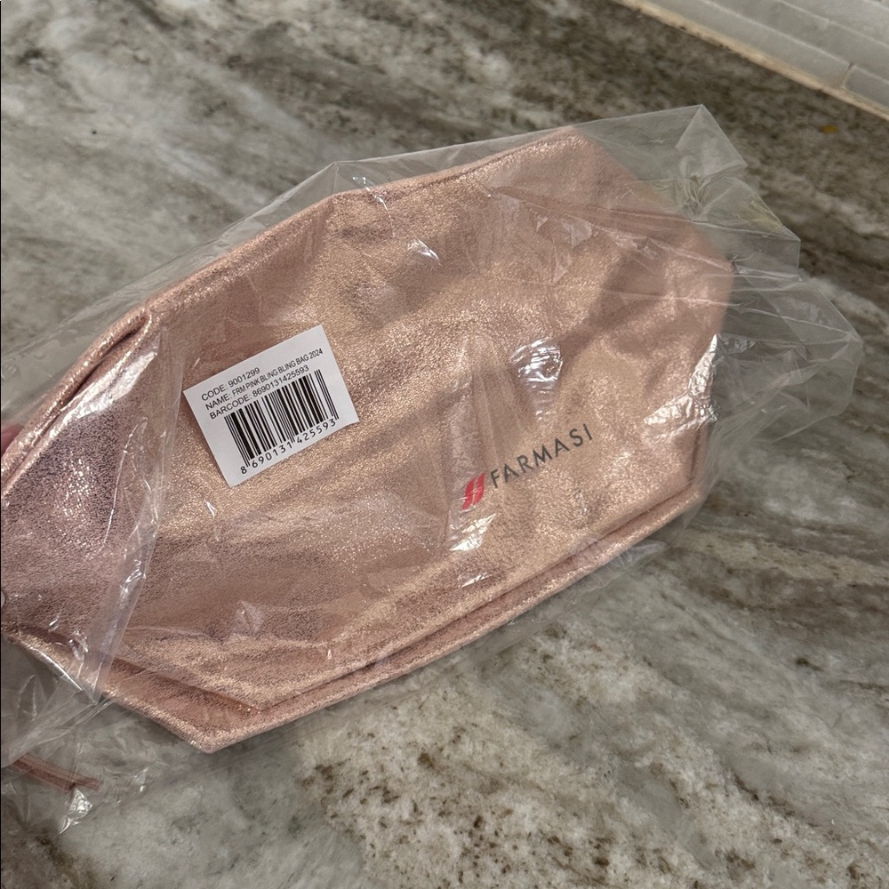 π Limited Edition Farmasi bag - Picture 2 of 4